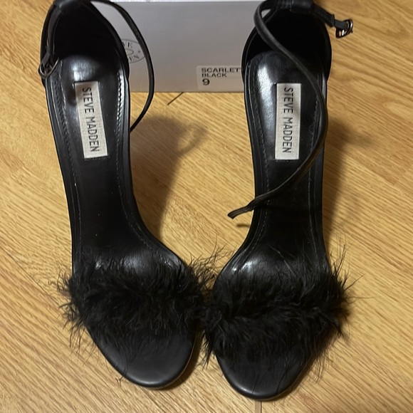 Steve Madden Shoes - STEVE MADDEN SCARLETT BLACK HEELS WITH FUR AT TOP!